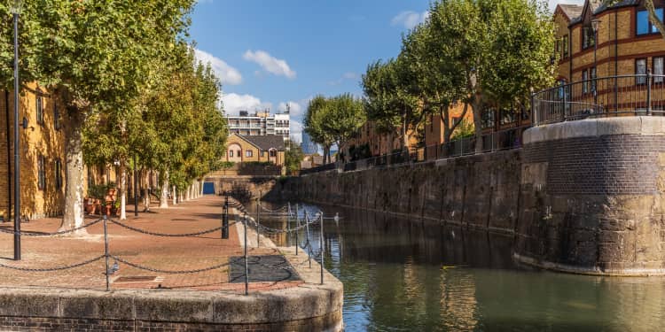 key streets and areas in Wapping for property ST